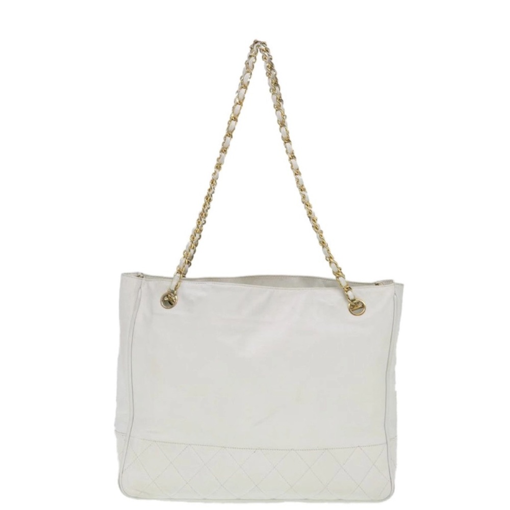 🥳 AUTHENTIC CHANEL Matelasse Chain White Leather Handbag.